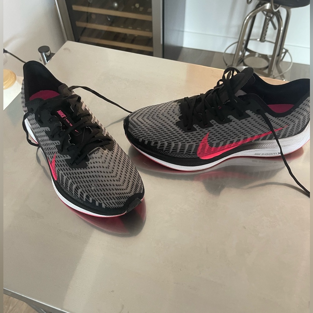 Nike Mens running shoes - size 10.5. Pink/black